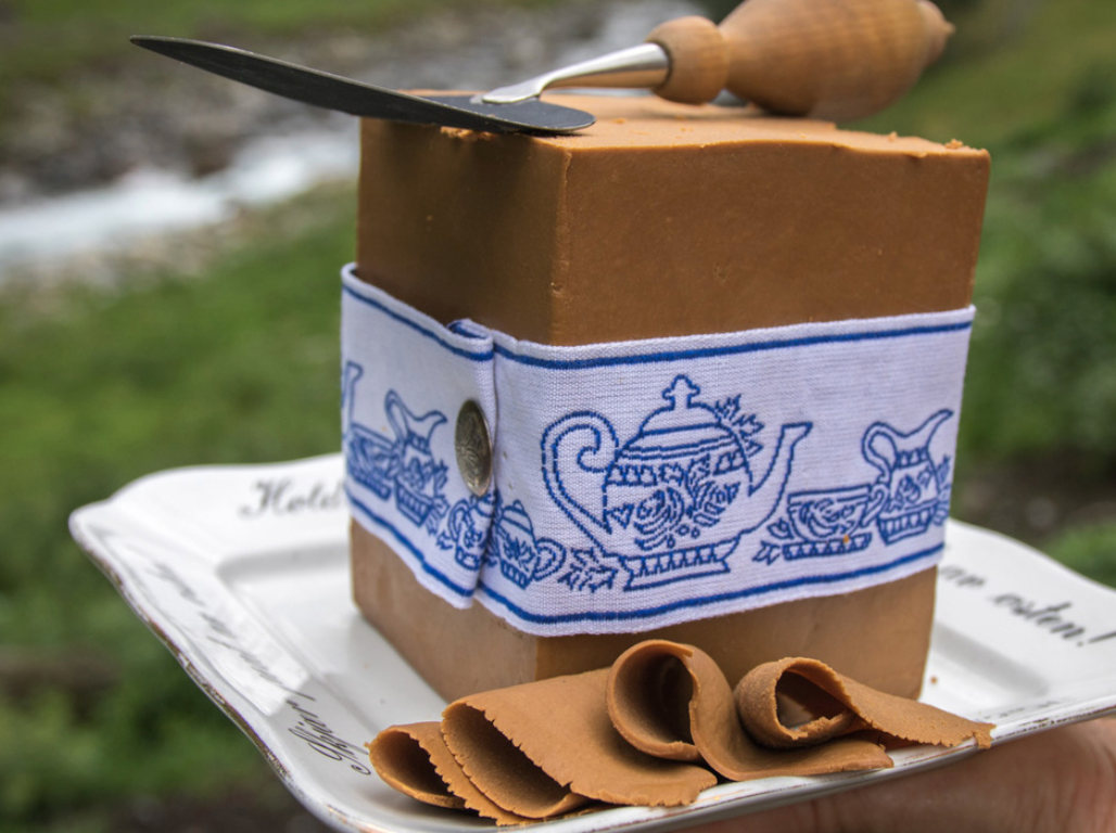 The Best European Milk Chocolate 2024 - Fjak - Norwegian Brown Cheese 45%