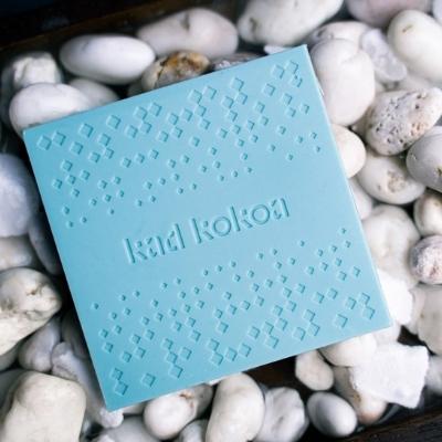 Vegan White Chocolate with Blue Spirulina- Kad Kokoa | Hello Chocolates